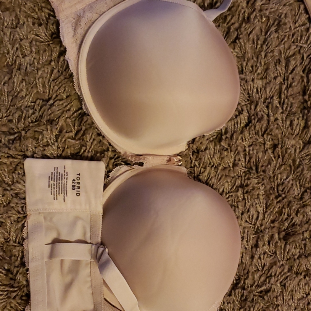 Torrid 42 DD nude bra